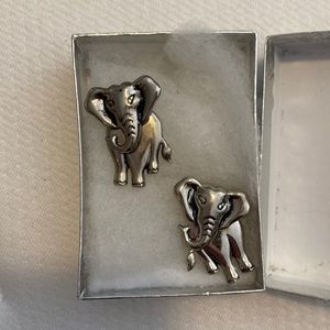 4/$25⭐️ Vintage Avon elephant earring